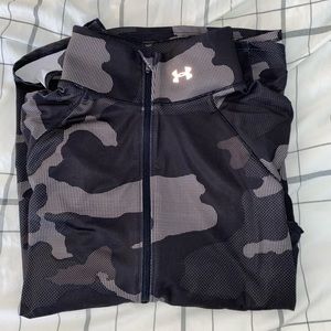 Women’s Under Armour quarter zip workout shirt
